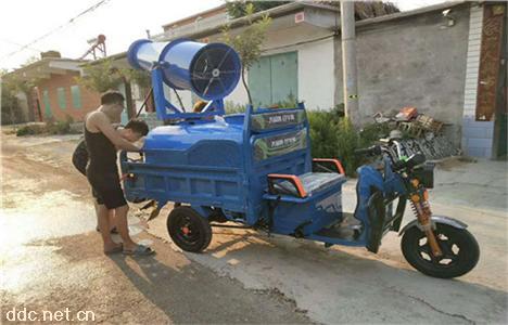  小型环卫道路冲洗车